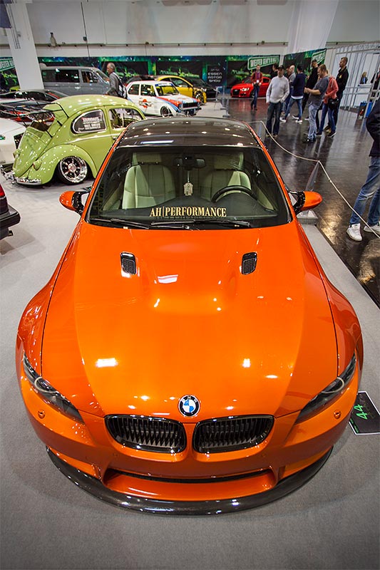 BMW M3 Coup (E92), lackiert in Valenzia Orange, mit Powerdome auf der Motorhaube
