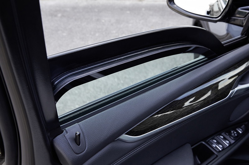 BMW auf der GPEC 2016: BMW X5 xDrive50i Security Plus mit gepanzerten Scheiben