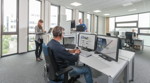 Ergonomie am Arbeitsplatz: Höhenverstellbare Schreibtische im Bürotrakt des Leichtbauzentrums