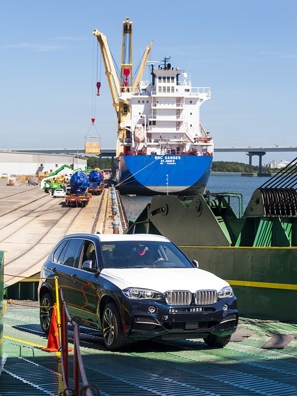 Verschiffung von BMW X-Modellen im Hafen von Charleston, USA