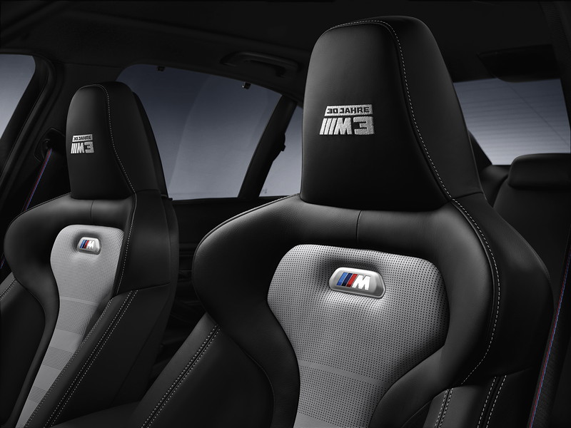 Exklusive Sonderedition BMW M3 '30 Jahre M3'. Sitze mit M Logo, Kopfsttzen mit Schriftzug '30 Jahre M3'