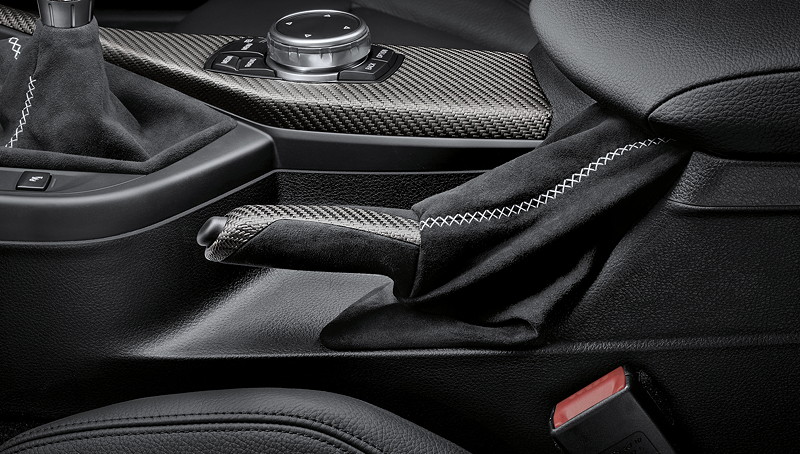 BMW 2er Coup� (F22), BMW M Performance, Handbremsgriff Carbon mit Alcantarabalg.
