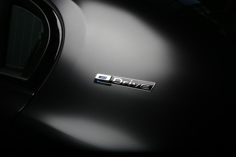 BMW 740e xDrive iPerformance - BMW Individual Frozen Black Metallic.