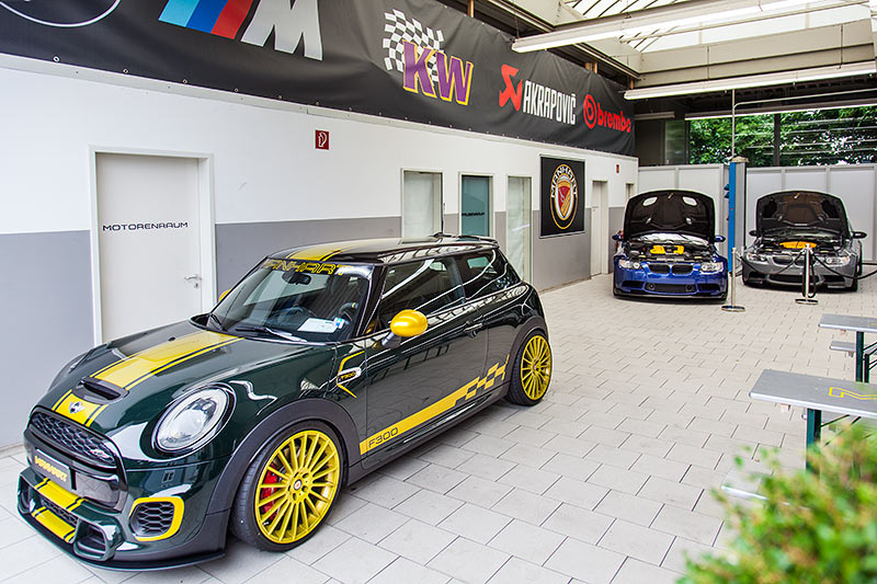 Manhart F300 in der Manhart Werkstatthalle