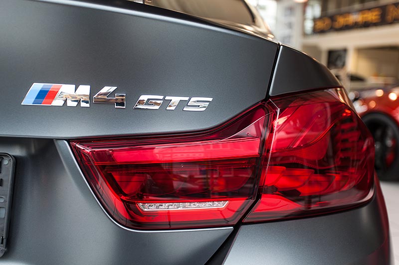 BMW M4 GTS, Typbezeichnung auf der Heckklappe