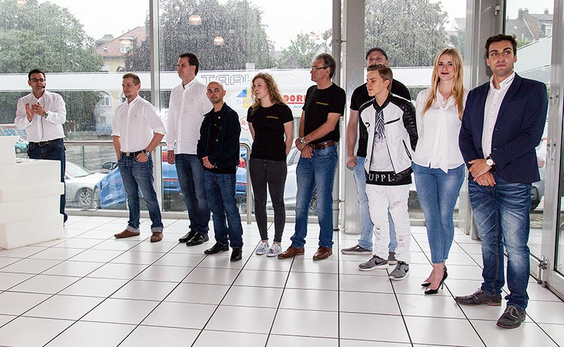 Manhart Chef Christoph Erfurft bedankte sich bei seinen Mitarbeitern