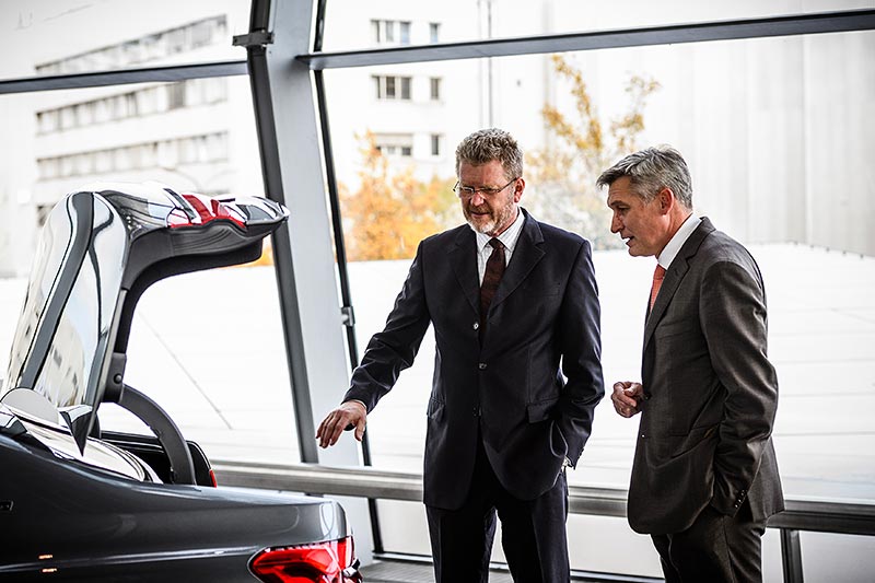 Staatsminsier Dr. Marcel Huber, Thomas von Grossmann (BMW)