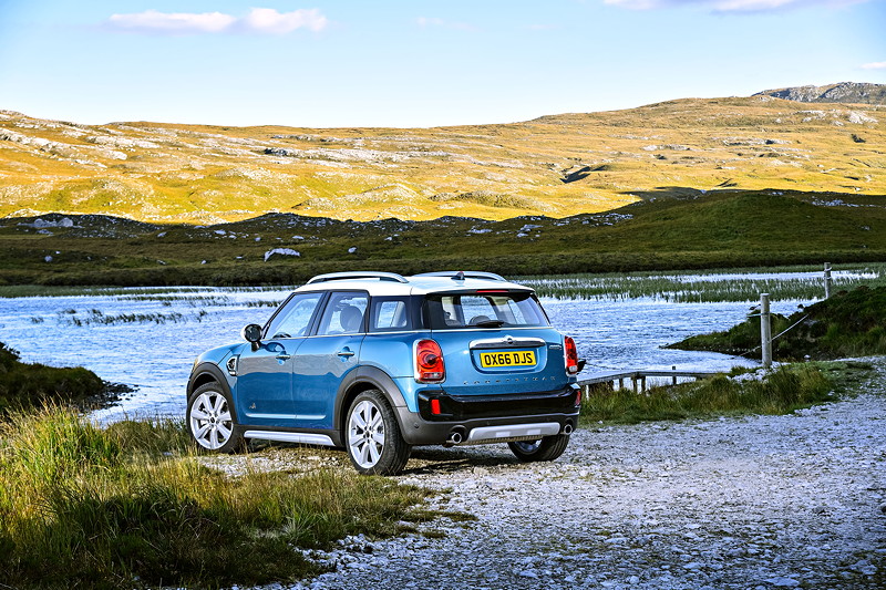 MINI Cooper S Countryman ALL4. Island Blue metallic.
