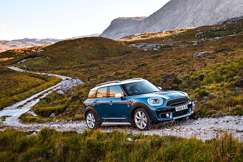 MINI Cooper S Countryman ALL4. Island Blue metallic.
