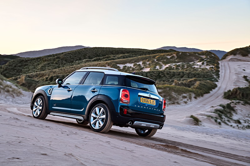 MINI Cooper S Countryman ALL4. Island Blue metallic.