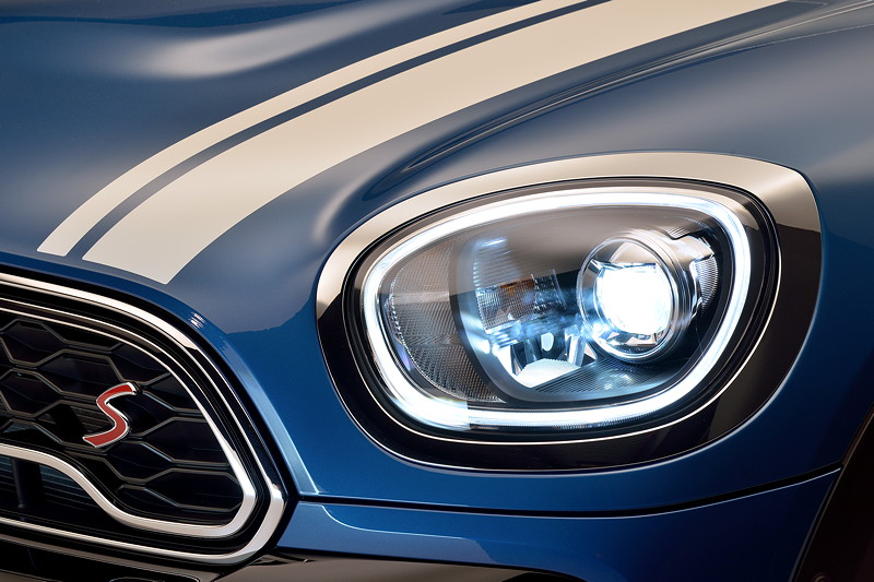MINI Countryman, LED-Scheinwerfer erstmals mit umlaufendem Tagfahrlichtring.