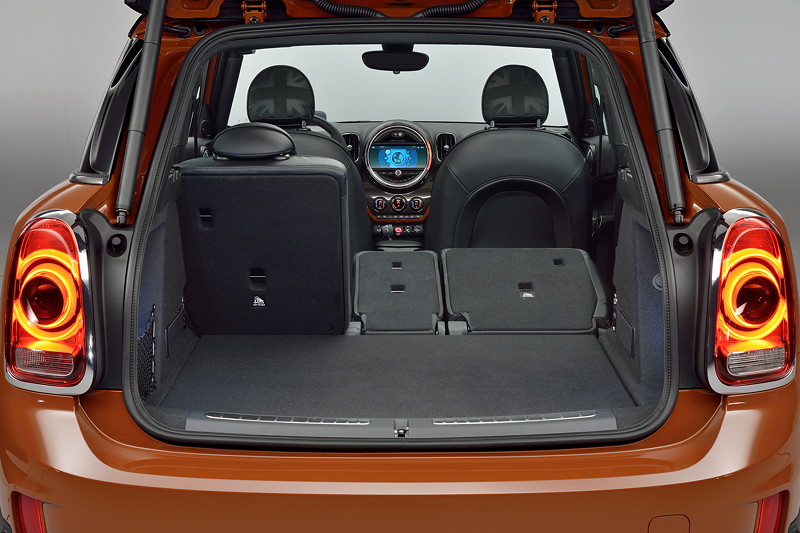 MINI Countryman, geteilt umlegbarer Sitzbank im Fond.