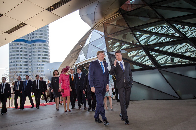 K�nig Willem-Alexander und K�nigin M�xima der Niederlande zu Besuch in der BMW Welt in M�nchen am 13. April 2016