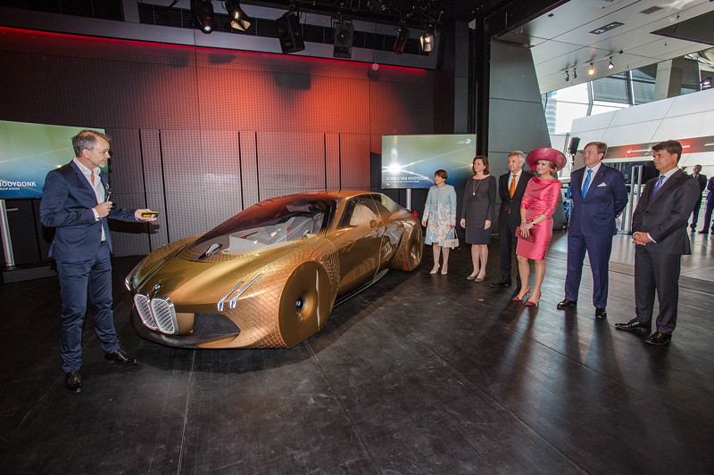 K�nig Willem-Alexander und K�nigin M�xima der Niederlande zu Besuch in der BMW Welt in M�nchen am 13. April 2016