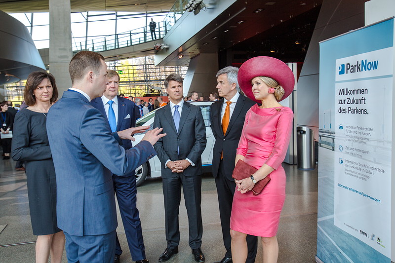 K�nig Willem-Alexander und K�nigin M�xima der Niederlande zu Besuch in der BMW Welt in M�nchen am 13. April 2016
