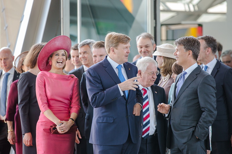 K�nig Willem-Alexander und K�nigin M�xima der Niederlande zu Besuch in der BMW Welt in M�nchen am 13. April 2016