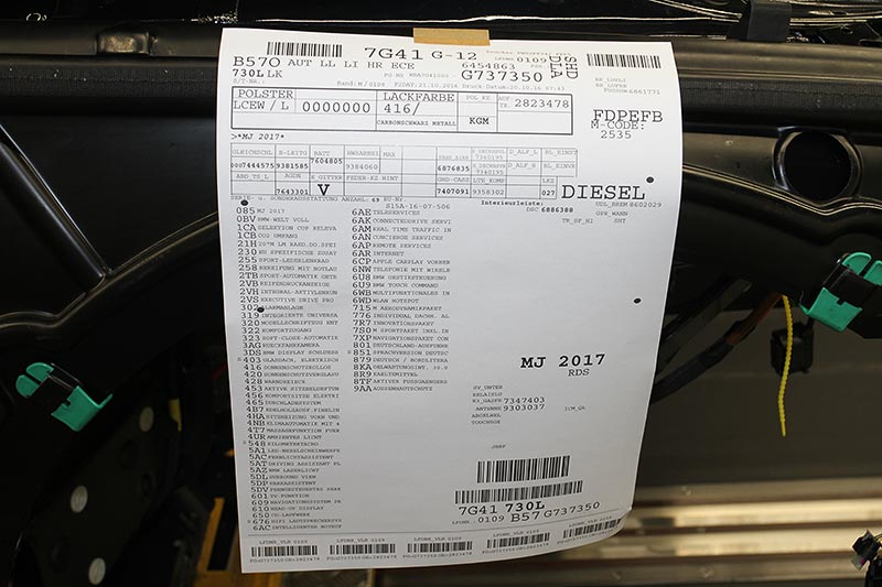 Produktion des BMW 730Ld (G12) am 20.10.2016 im BMW Werk Dingolfing, Laufzettel am Fahrzeug