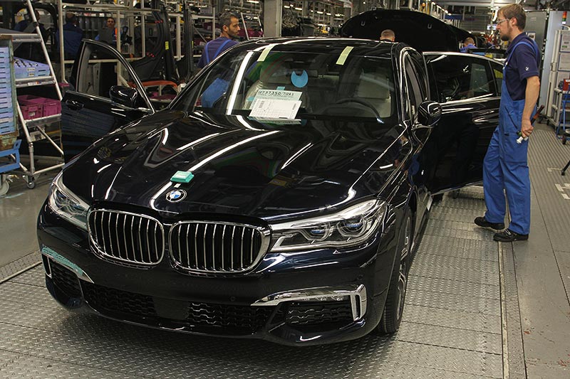 Produktion des BMW 730Ld (G12) am 20.10.2016 im BMW Werk Dingolfing, kurz vor der Fertigstellung