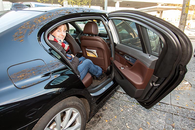 Chauffeur-Service durch den BMW Kooperationspartner SIXT, der wiederum einen Sub-Unternehmer beauftragte.