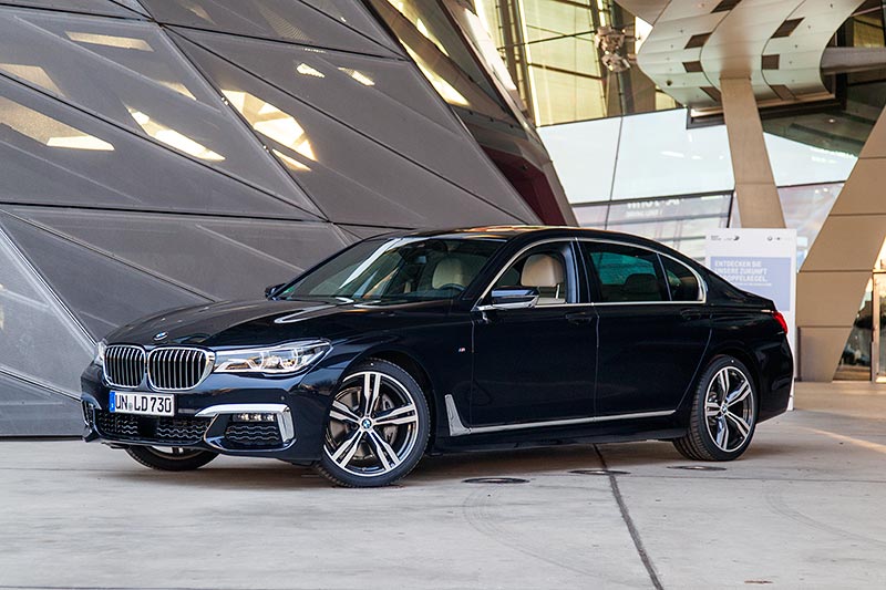 BMW 730Ld (G12) an der BMW Welt.