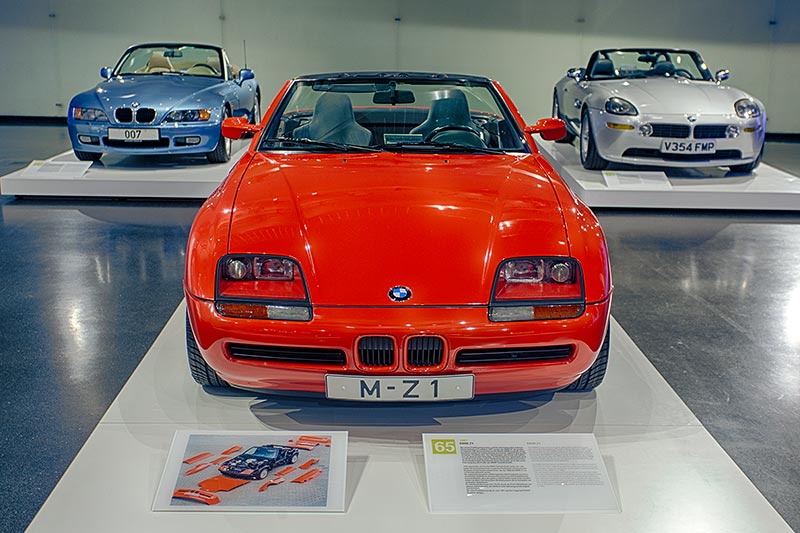 BMW Z1 (vorne), BMW Z3 (hinten, links) und BMW Z8 im BMW Museum