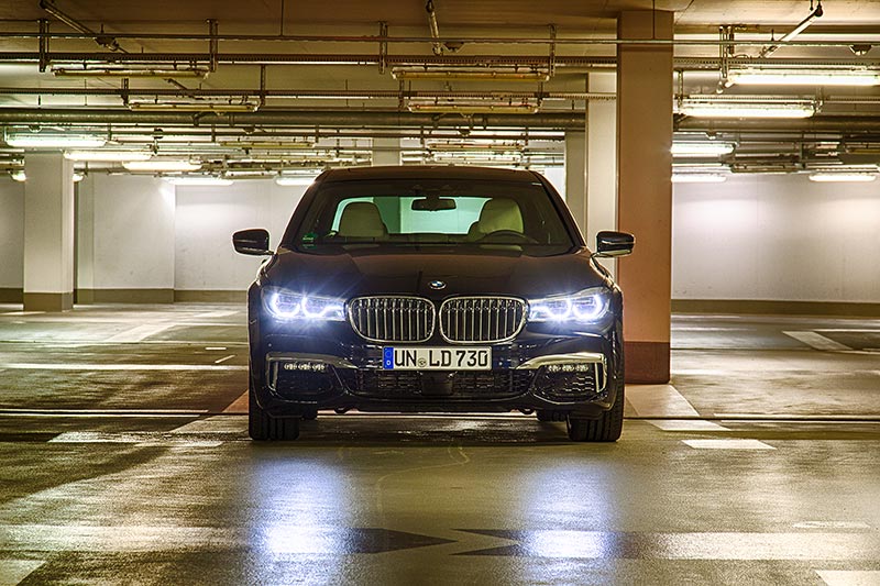 BMW 730Ld (G12), in der Tiefgarage der BMW Welt.