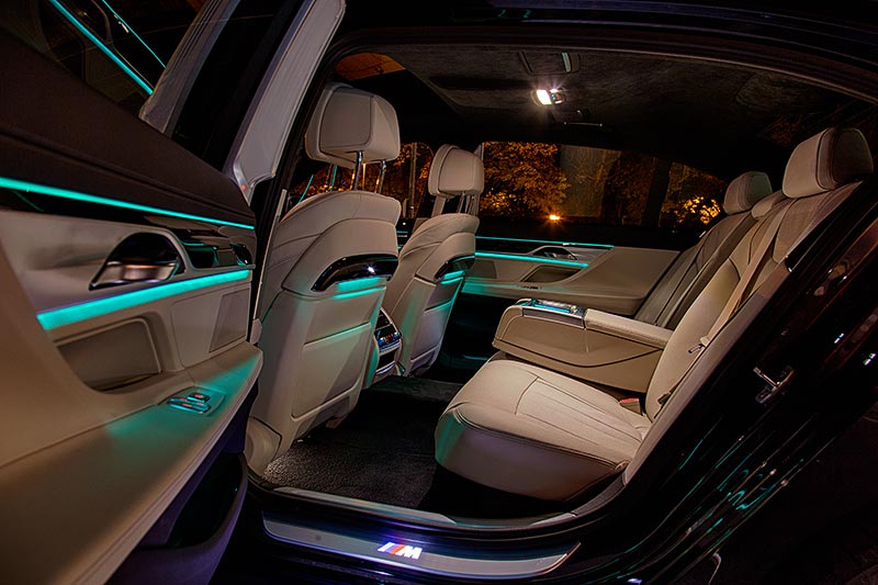 BMW 730Ld (G12), mit ambienter Beleuchtung.