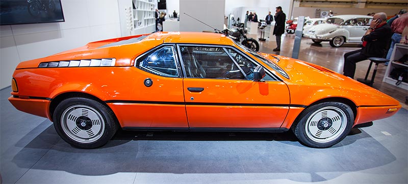 BMW M1 mit 6-Zylinder Reihenmotor, 277 PS, vmax: 262 km/h