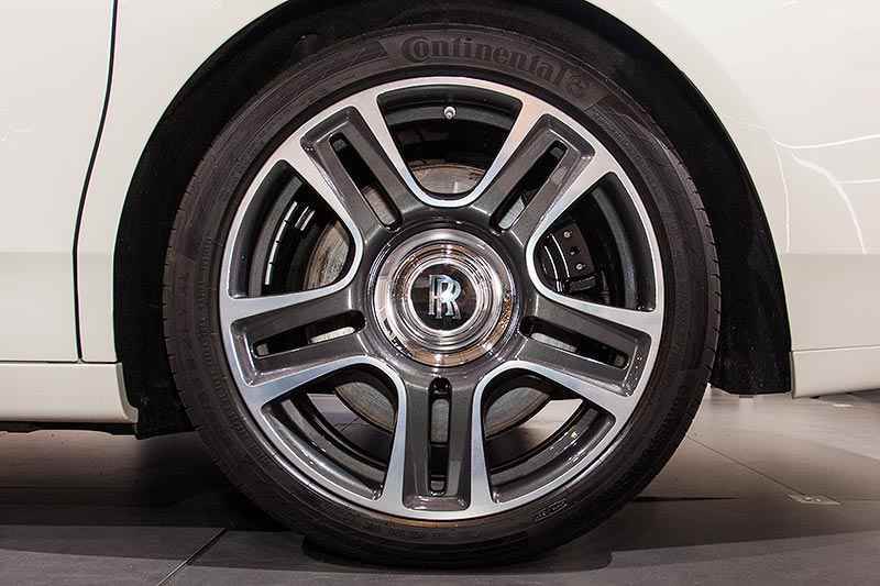 Rolls-Royce Ghost Series II auf 21 Zoll groen 5-Speichenfelgen