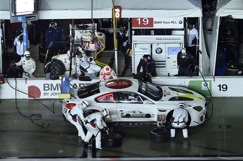 BMW M6 GTLM Artcar von John Baldessari (Nr. 19) beim Boxen-Stopp in Daytona