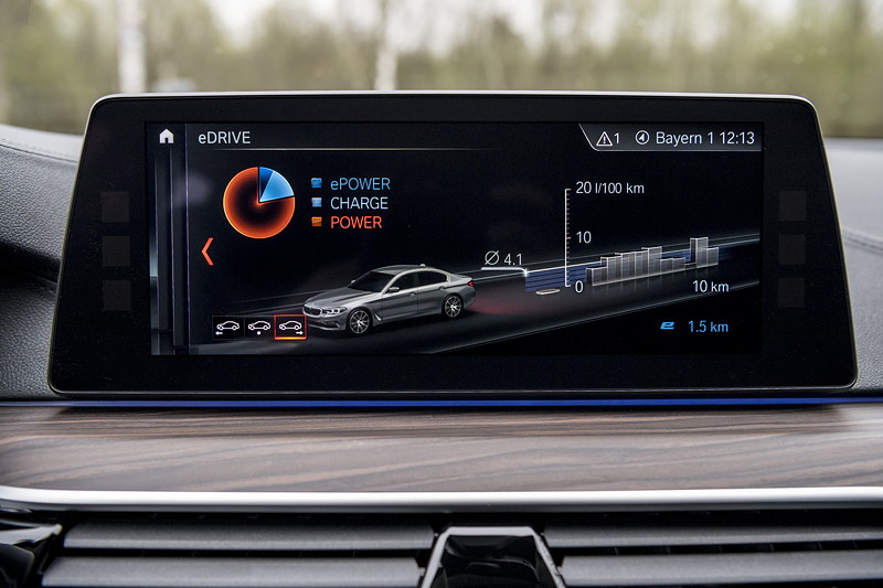BMW 530e iPerformance, Toch-Screen Bord-Monitor