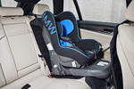 BMW Baby Seat Gruppe 0+ mit Isofix Base 0+/1, Lehnenschutz und Kindersitzunterlage. Original BMW Zubehör für den neuen BMW 5er Touring.