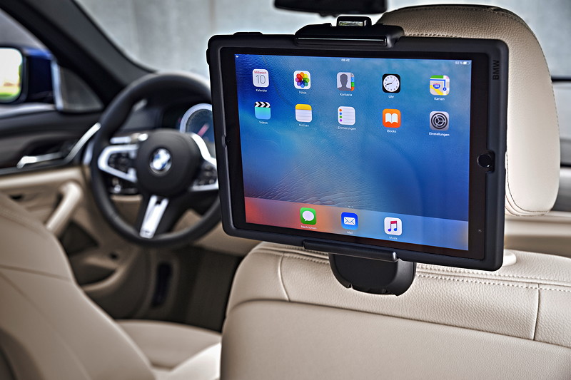 Universalhalterung Tablet inklusive Safety Case fr Tablet. Original BMW Zubehr fr den neuen BMW 5er Touring