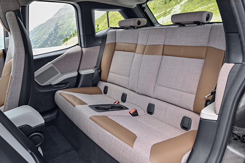 BMW i3, Sitzoberflchen in Naturleder-/Schafwolle-Kombination in der Ausfhrung Solaric braun