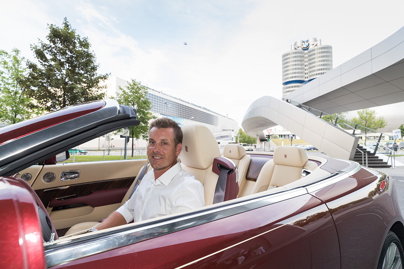 Golfprofi Henrik Stenson im Rolls-Royce Dawn an der BMW Welt und dem BMW 4-Zylinder in Mnchen.