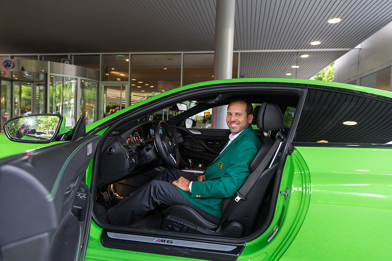Golf Profi Sergio Garca im BMW M6 in BMW Individual Lackierung Verde Mantis