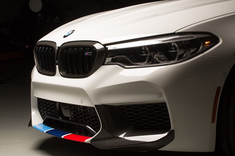 BMW M5 mit M Performance Parts, Frontspoiler mit M Streifen