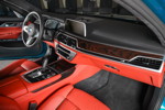 BMW M760Li Individual (G12) in 'Long Beach Blue' in Abu Dhabi, BMW Individual Lederausstattung Merino in Fionarot.