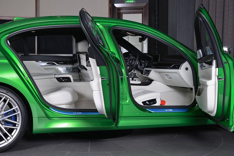 BMW M760Li xDrive M Performance in Rallye Green