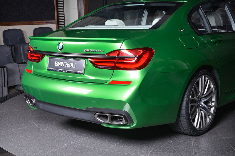 BMW M760Li xDrive M Performance in Rallye Green