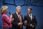 Im Auditorium der BMW Welt in München. Moderatorin Anouschka Horn, Münchens Oberbürgermeister Dieter Reiter und Helmut Käs, Leiter BMW Welt (v.l.n.r.). 