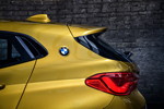 BMW X2 xDrive20d, Modell M Sport X. BMW Logo auf der C-S�ule.