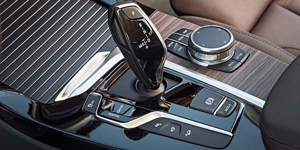 BMW X3 xDrive30d xLine, Automatik-Whlhebel und iDrive Controller