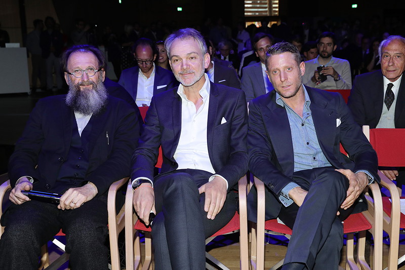 Michele de Lucchi, Adrian van Hooydonk und Lapo Elkann (v.l.) bei der BMW i MemphisStyle Weltpremiere.