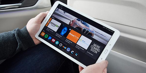 Neu: Das eigene Tablet kann in Zukunft ins Fahrzeug eingebunden werden. BMW Connected Amazon Prime Video.