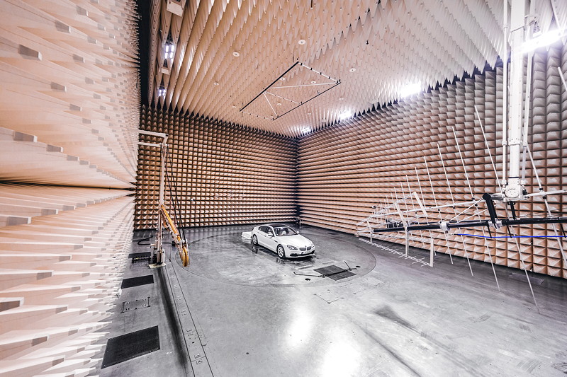 EMV-Absorberhalle zur Untersuchung der elektromagnetischen Vertrglichkeit