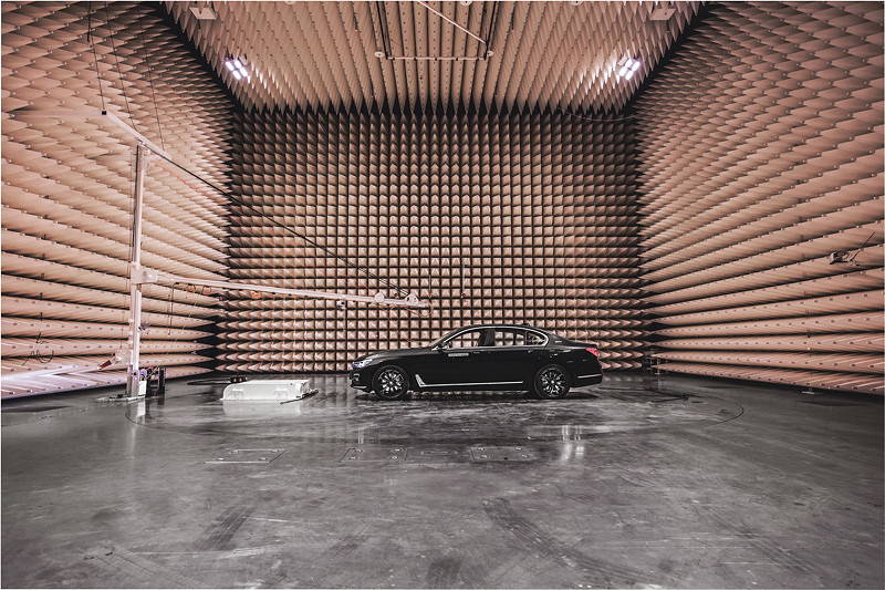 EMV-Absorberhalle zur Untersuchung der elektromagnetischen Vertrglichkeit