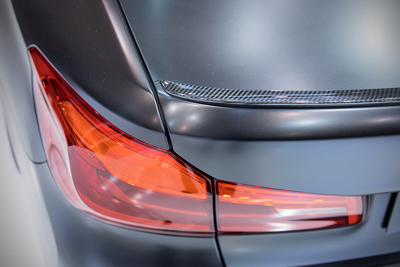 Essen Motor Show 2017: BMW 5er (G30) mit M Performance Carbon Heckspoiler.