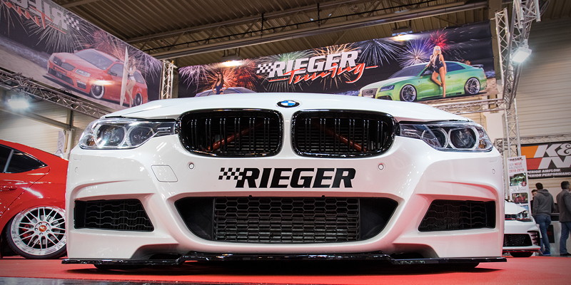 Essen Motor Show 2017: Rieger Spoilerlippe, schwarz gl�nzend (210 Euro), RaceChip GTS Black Leistungssteigerung (639 Euro).