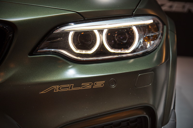 AC Schnitzer ACL2S mit Modell-Schriftzug vorne unterhalb der Scheinwerfer.